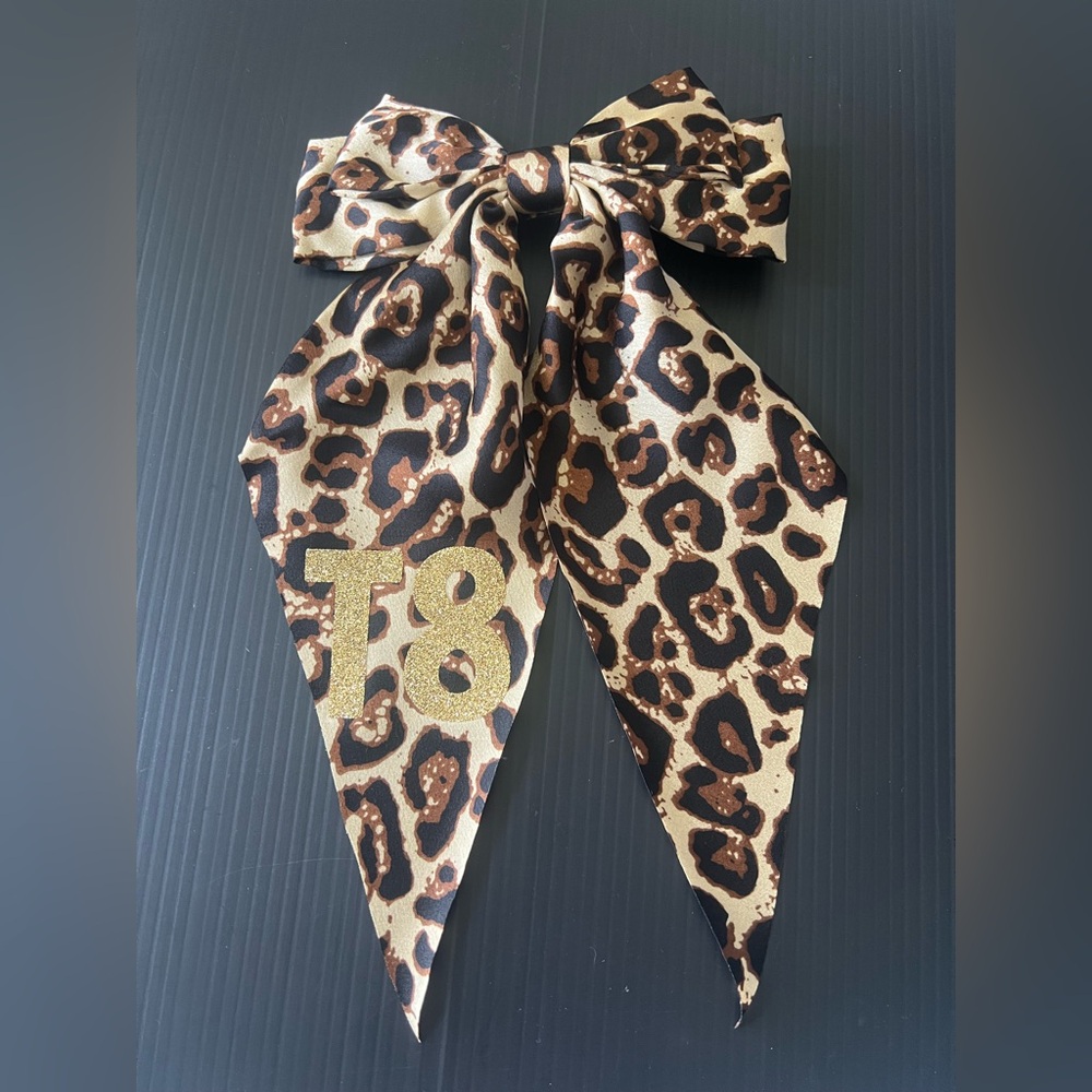 Tate McRae Cheetah Hair Bow